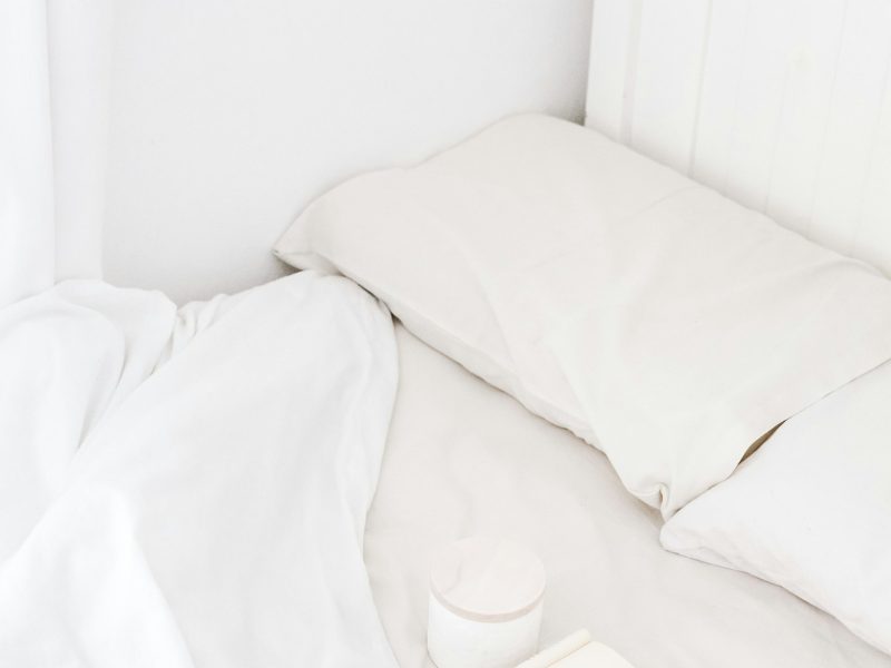 almohada blanca 