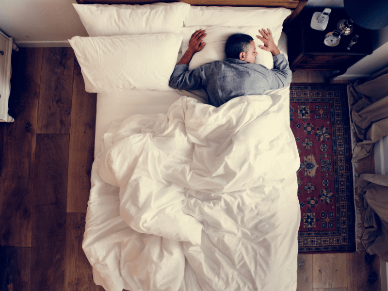 hombre durmiendo hacia abajo